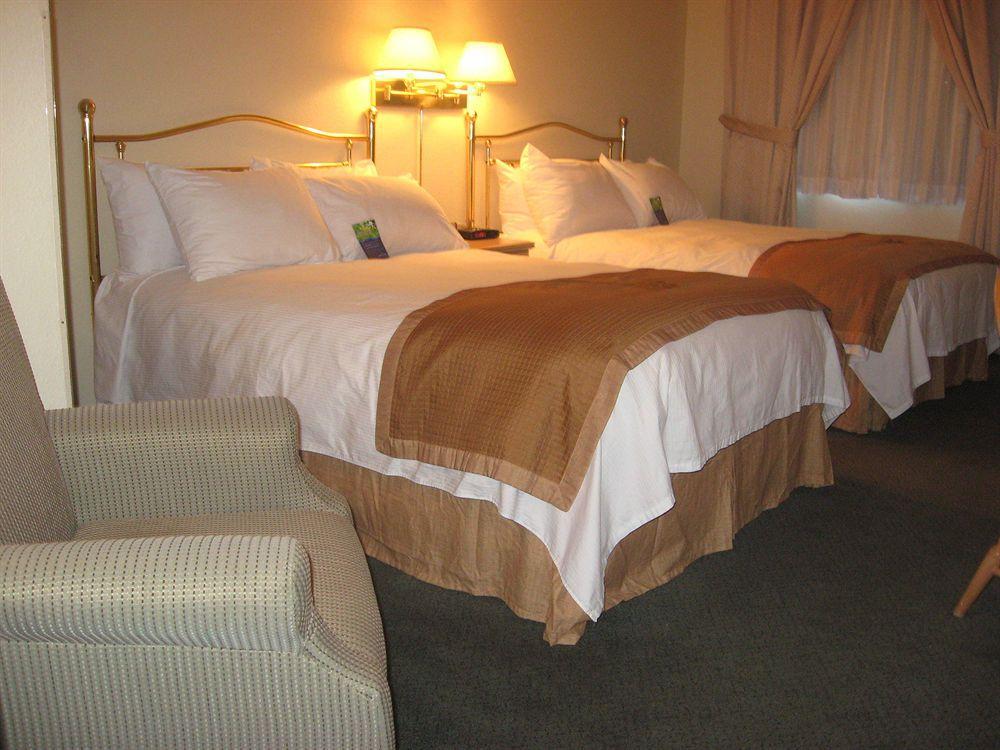 Holiday Inn Express Hotel & Suites Uptown Fredericton By Ihg Ngoại thất bức ảnh
