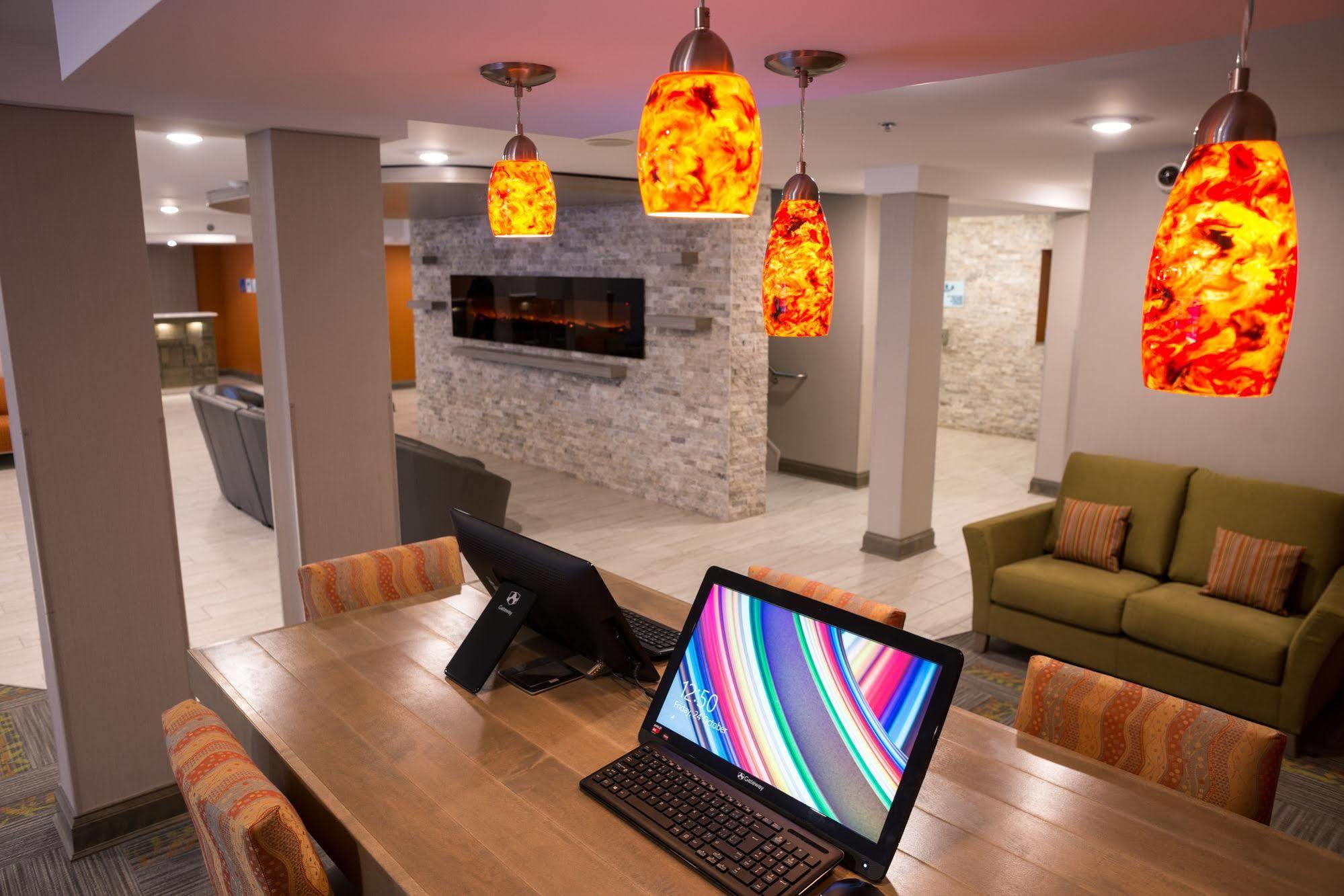 Holiday Inn Express Hotel & Suites Uptown Fredericton By Ihg Ngoại thất bức ảnh